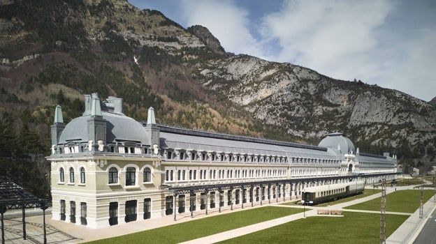 La antigua Estación Internacional de Canfranc es hoy el hotel de cinco estrellas Canfranc Estación, a Royal Hideaway.