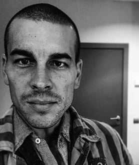 Imagen secundaria 2 - Mario Casas se ha sometido a varias transformaciones físicas para sus papeles. 