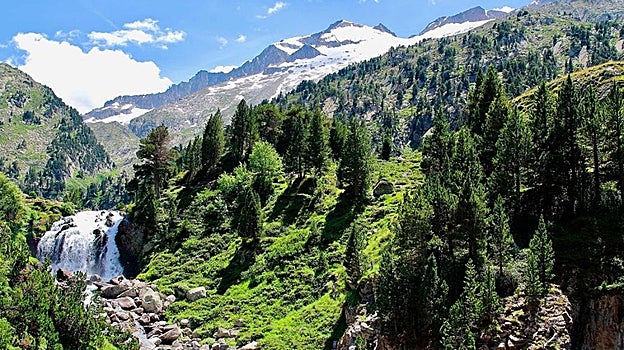 La provincia de Huesca ofrece un sinfín de actividades y propuestas para disfrutar de una escapada