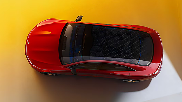 Este modelo eléctrico presenta un techo de una sola pieza fabricado mayormente en vidrio