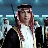 Cristiano Ronaldo se viste de jeque árabe con el bisht de la polémica de Messi