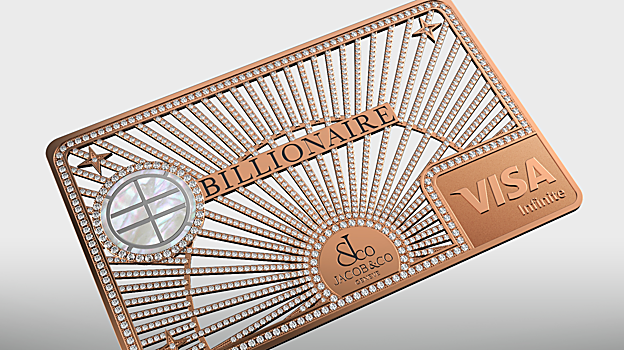 Hay un modelo de oro con diamantes, un toque de nácar y el logo de la compañía Jacob & Co.