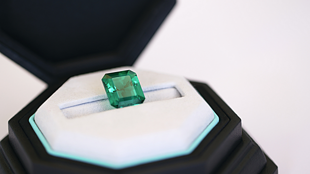 Esmeralda verde de 10 quilates de Tiffany obtenida en la mina Muzo