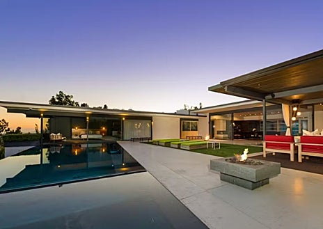 Imagen secundaria 1 - Así es la casa de 5 millones de dólares que Matthew Perry compró hace unos meses