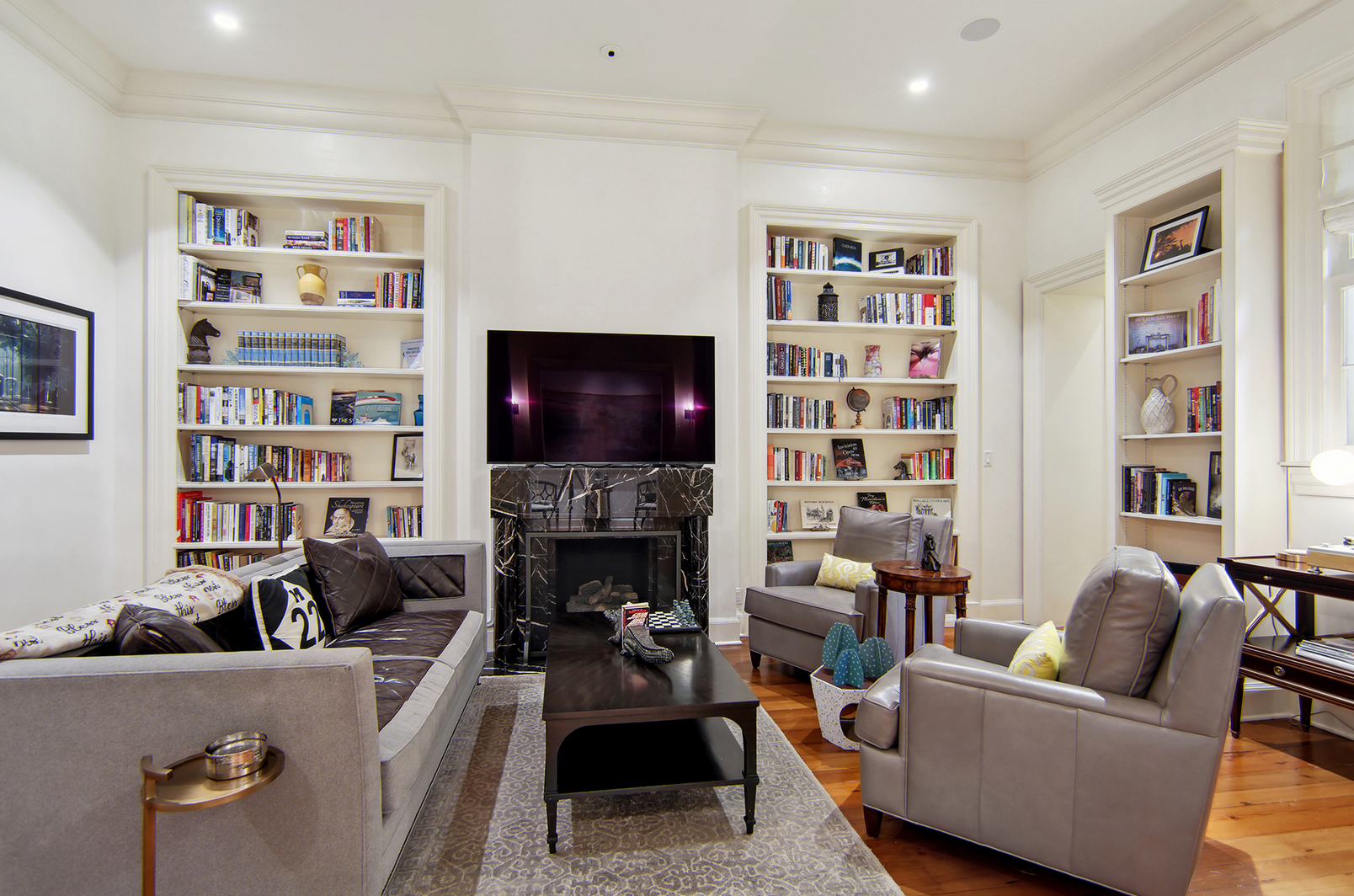 En total la vivienda ofrece 716 metros de espacio habitable distribuidos en tres plantas