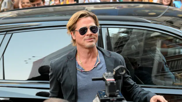 Brad Pitt ha conseguido conservar su rostro con bastante naturalidad, frente a otros famosos que han caído en el exceso de rellenos.
