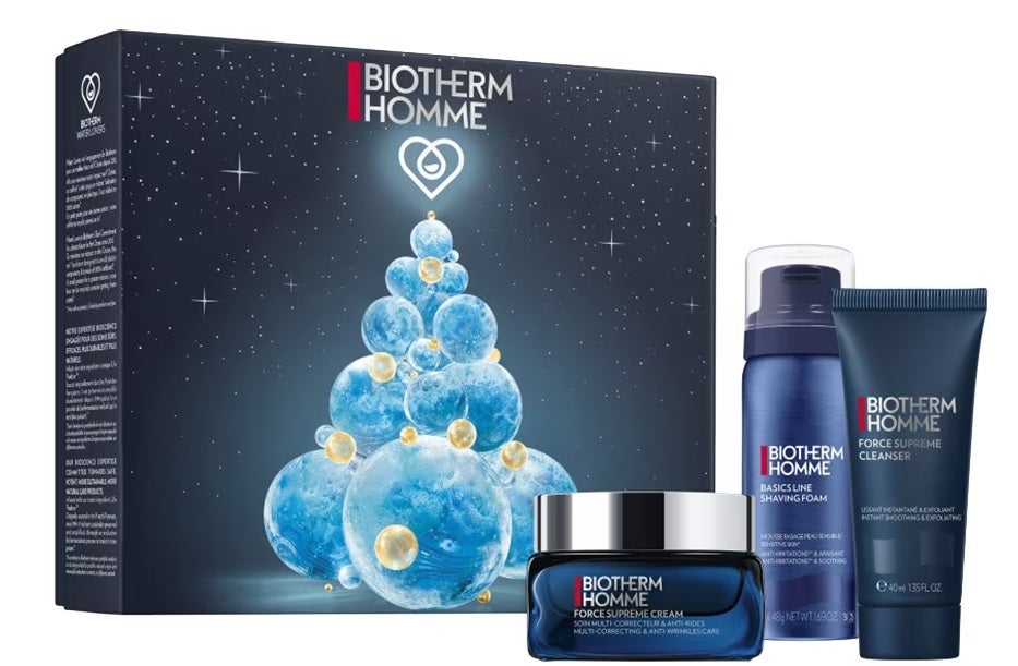 Cofre de navidad Force Supreme de Biotherm Homme (81,20 euros en El Corte Inglés). Incluye la crema antiedad Force Supreme de 50 ml, espuma de afeitar de 50 ml con propiedades anti-irritación y anti-enrojecimiento, y el limpiador facial Force Supreme de 40 ml.
