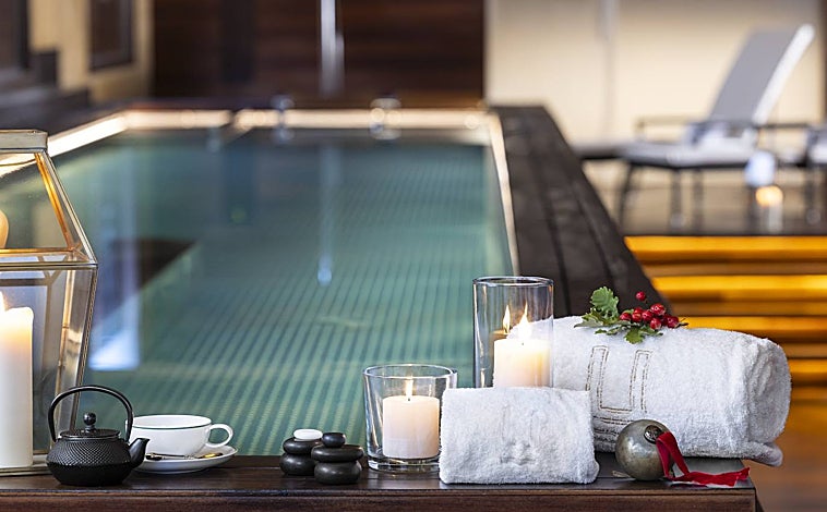 Imagen principal - El hotel URSO vuelve a colaborar con San Ginés para su tradicional merienda de churros con chocolate