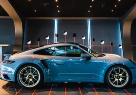 El smartphone plegable más fino del mundo lo firma Porsche y se vende por 2.000 euros