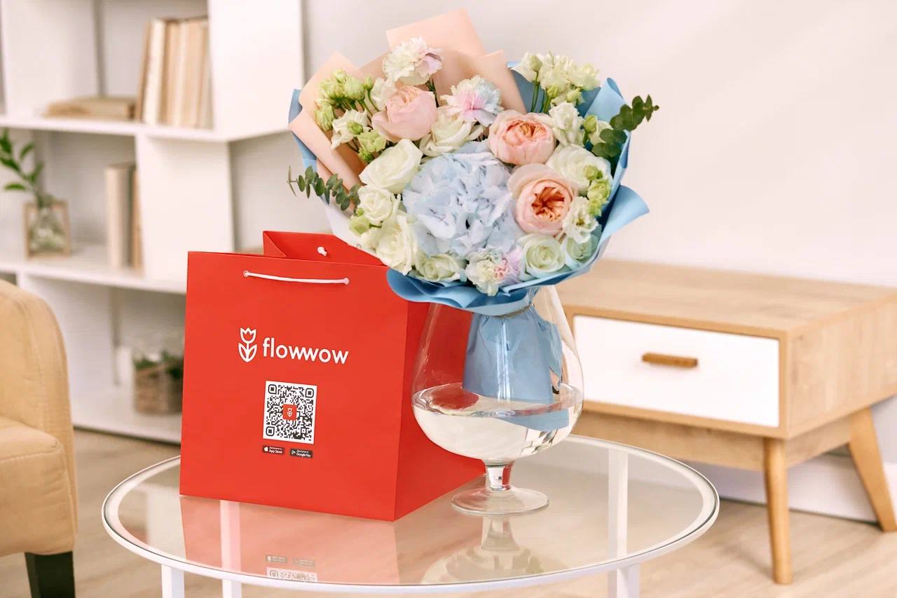 Recuperar el arte de hacer regalos de comercios locales desde cualquier parte del mundo y de forma sostenible. Esto es Flowwow, una plataforma que llega ahora a España tras conquistar 30 países. De cara a San Valentín, encontrarás los ramos más bonitos, tartas y otros regalos de comercios locales y que podrás enviar a cualquier ciudad de la Península. Solo tienes que descargar la aplicación y buscar el mejor regalo para tus seres queridos. 