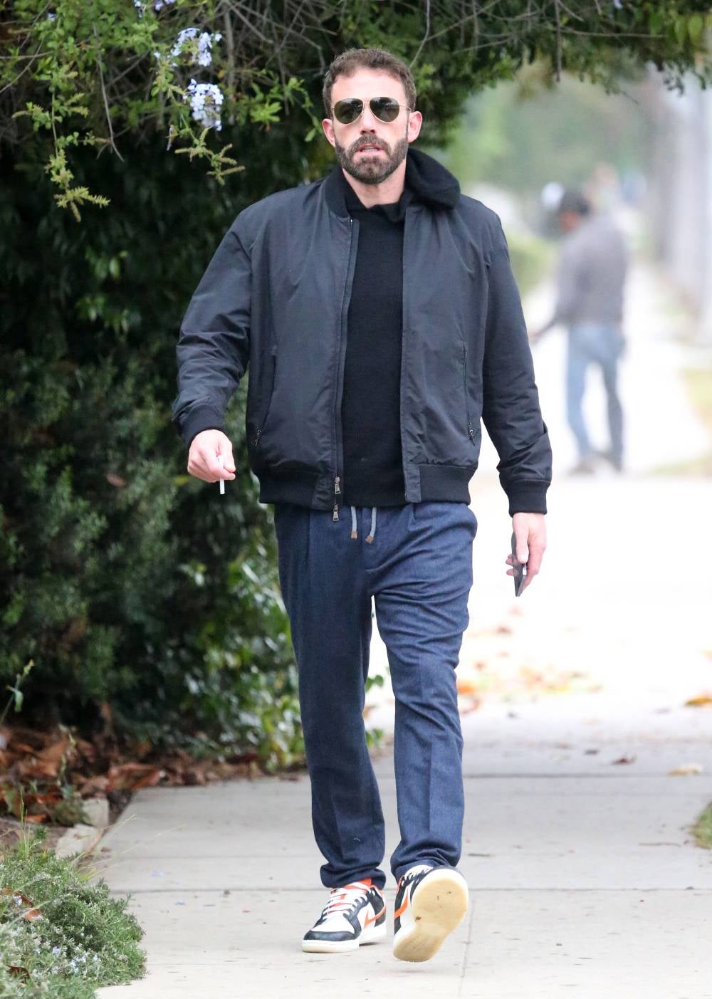 Entre las zapatillas que más veces le hemos visto lucir Ben Affleck son las Nike Dunk Low Halloween PRM, las cuales mezclan tres colores: blanco, negro y naranja.