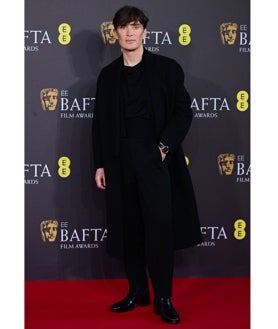 Imagen secundaria 2 - Cillian Murphy aportó por la firma ZEGNA para asistir a los premios BAFTA