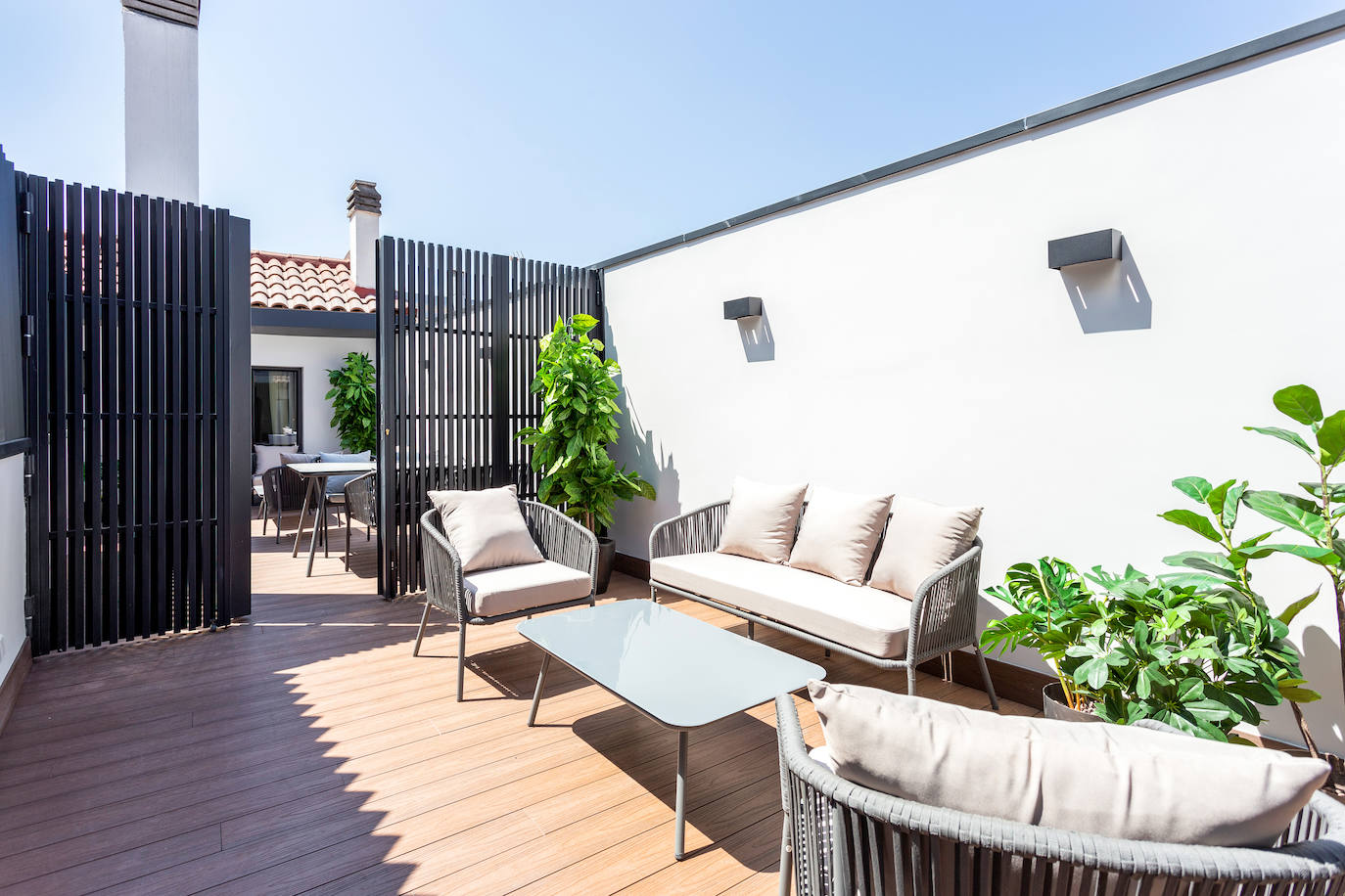 La posibilidad de adquirir también el ático contiguo, de 99 m² y con una terraza de 14 m², amplía el potencial de la propiedad.