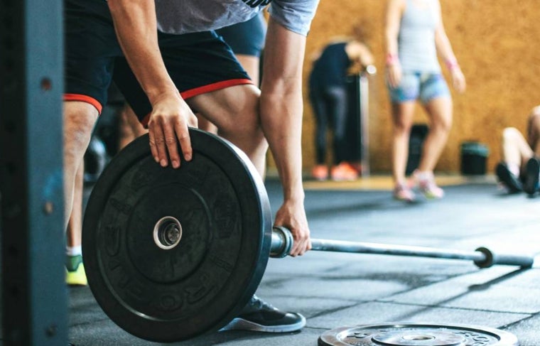 Pesas en el gimnasio