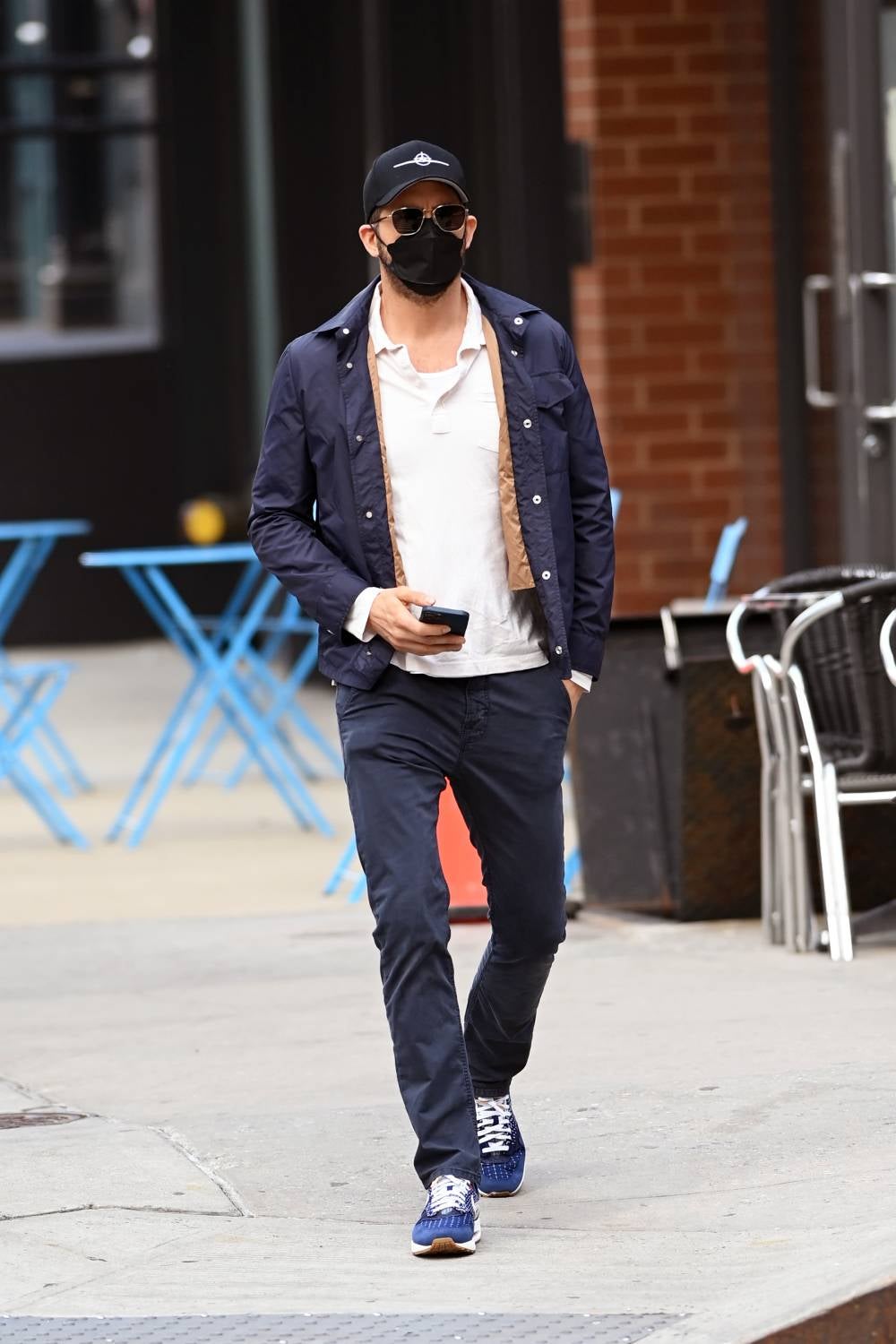 La firma de Amsterdam Denham unió fuerzas con Nike para versionar sus  Air Max 1 en denim ligero con estampados, una suela interior ilustrada y detalles en piel vachetta tostada, unas zapatillas que le hemos visto lucir más de una vez a Ryan Reynolds.