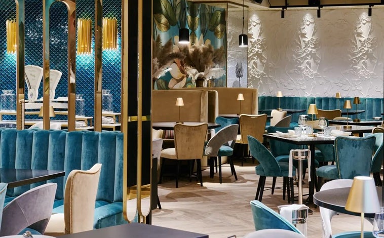 Imagen principal - Algunos de los espacios gourmet ubicados en el Food Hall