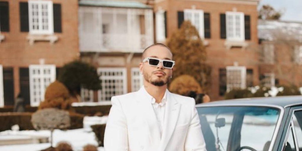 La colección de Ferrari y otros lujos de la vida de J Balvin, el príncipe del reguetón que está de vuelta