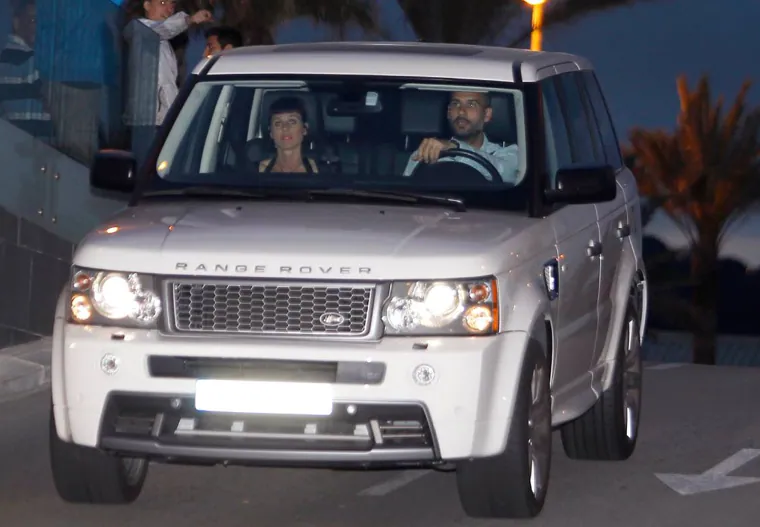 Pep Guardiola conduciendo un Range Rover