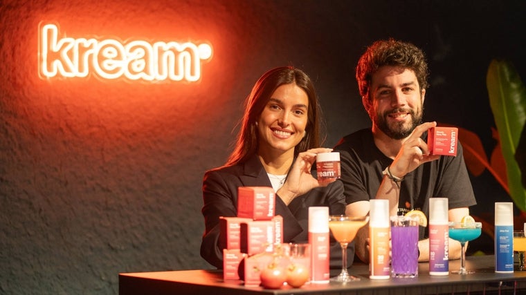 La influencer Gemma Pinto se incorporó en 2022 como PR y Brand Manage, a su lado Alex Rodès, director general, durante la presentación que la marca realizó en Madrid.