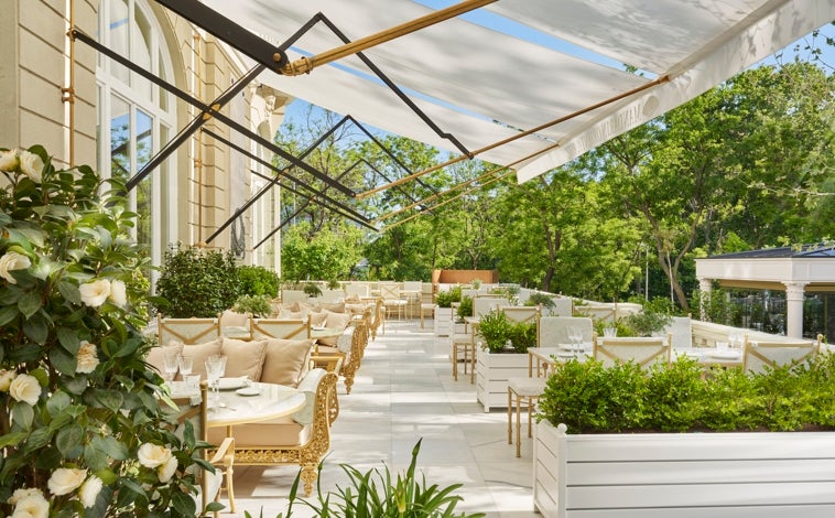 Imagen principal - El jardín y otros espacios del hotel Mandarin Oriental Ritz Madrid