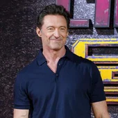 Hugh Jackman y su consejo para borrar las ojeras y las bolsas a los 55 años