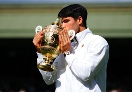 El exclusivo Rolex con el que Carlos Alcaraz alzó el trofeo de Wimbledon vale más de 100.000 euros