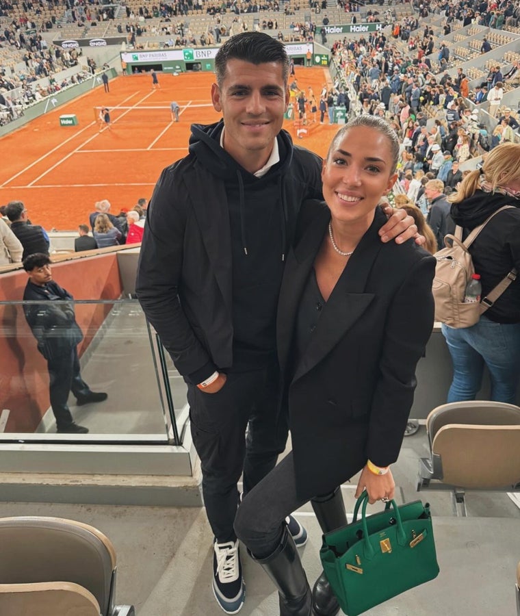 Álvaro Morata y Alice Campello, ambos vestidos de negro