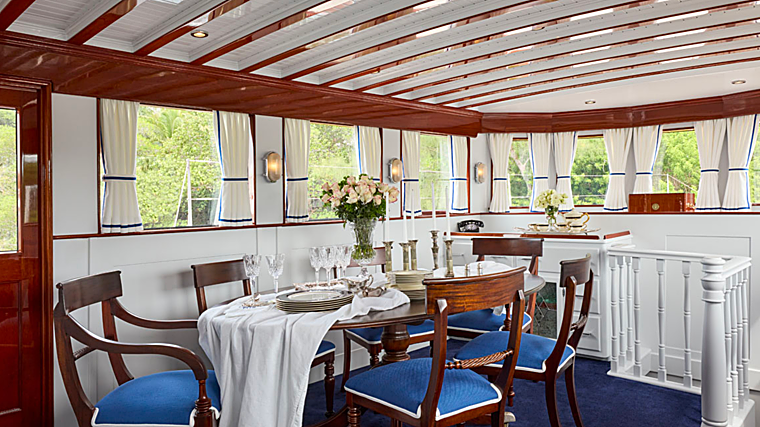 Salón comedor del yate Honey Fitz