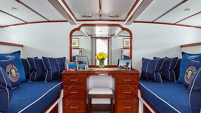 Este yate de 28 metros de eslora puede acomodar hasta 35 huéspedes