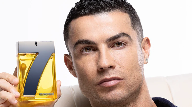 Cristiano Ronaldo promocionando su perfume