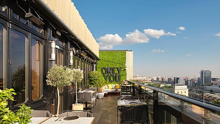 La terraza del restaurante Sép7ima en el hotel Only Yoy Atocha.