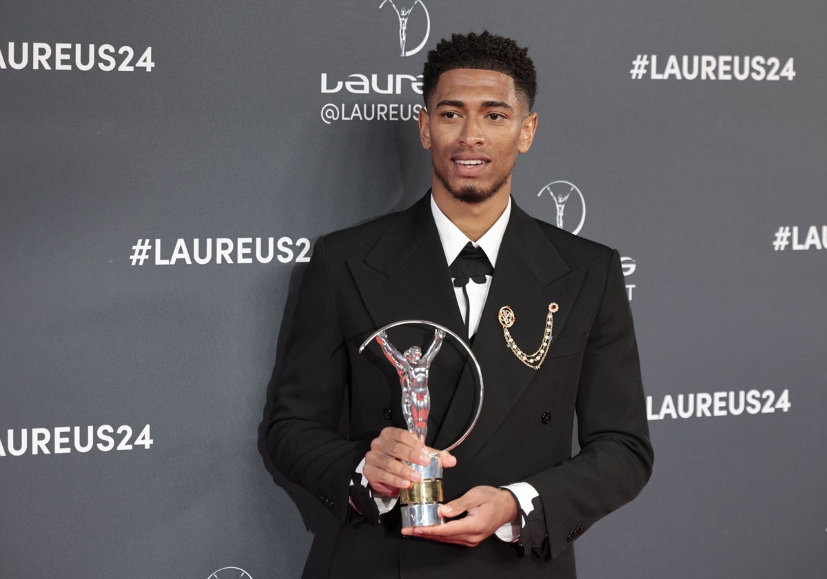 Jude Bellingham lució un traje de Louis Vuitton en los Premios Laureus 2024.