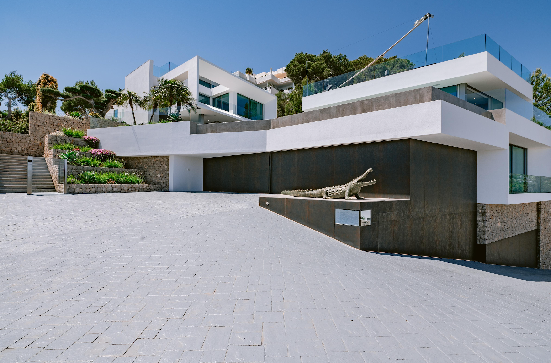 La parcela en la que se asienta tiene un total de 1.496 metros cuadrados