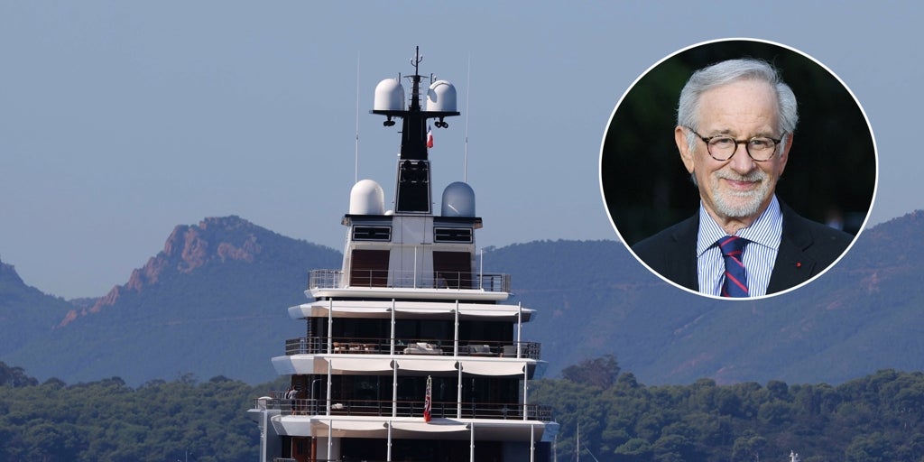 Este es el yate de 250 millones de dólares con el que Steven Spielberg navega por la costa francesa