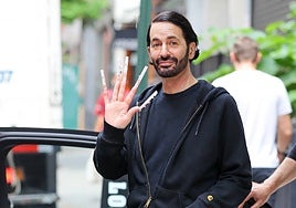 El diseñador de moda que se ha convertido en influencer de uñas en Instagram