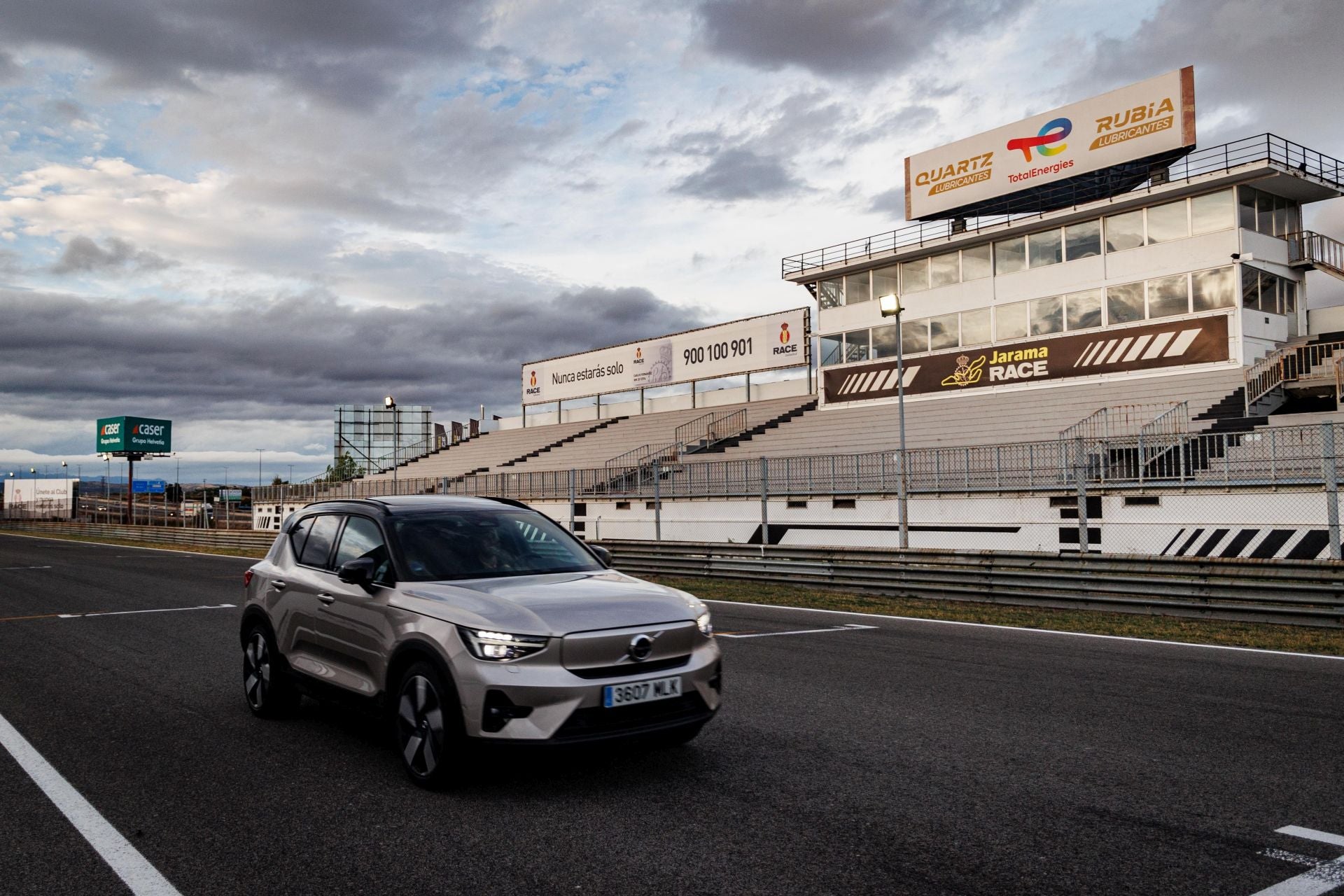 Otro de los modelos que condujeron los lectores de Summum en el Jarama fue el Volvo XC40 Twin.