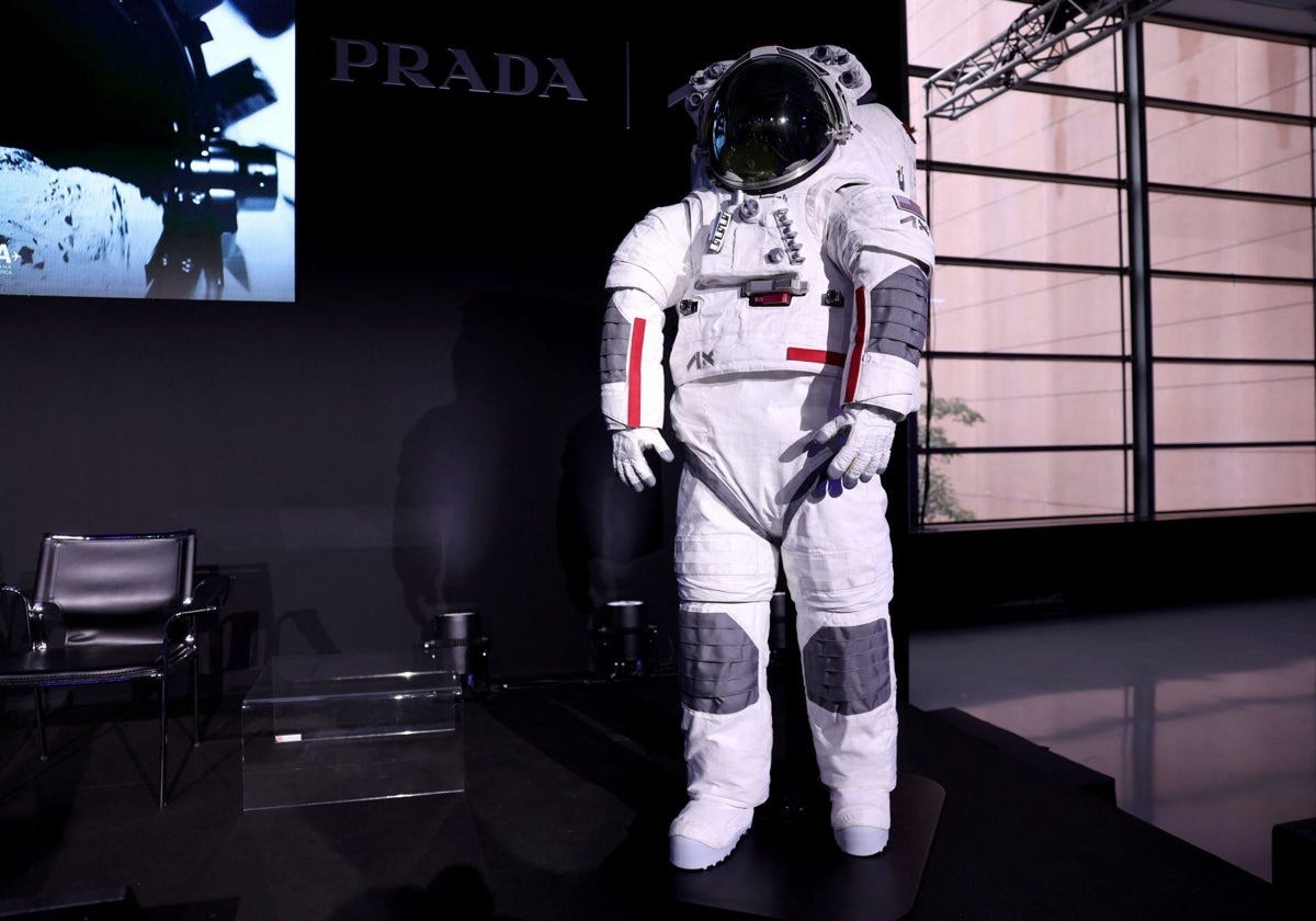 Los nuevos trajes de los astronautas diseñados por Prada.