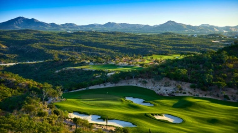 La urbanización cuenta con su propio campo de golf.