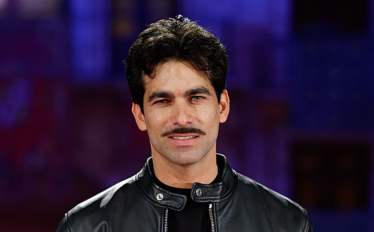 Imagen principal - Rubén Cortada, David Verdaguer y Javier Rey con sus respectivos bigotes. 