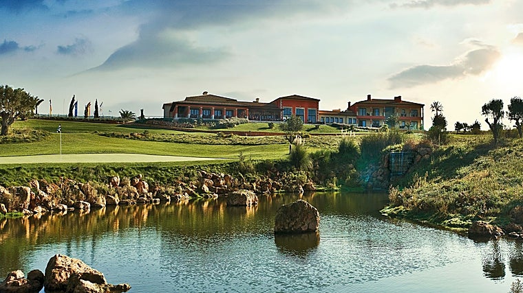 El campo de golf Son Gual Golf se sitúa en la carretera que une Palma con Manacor.