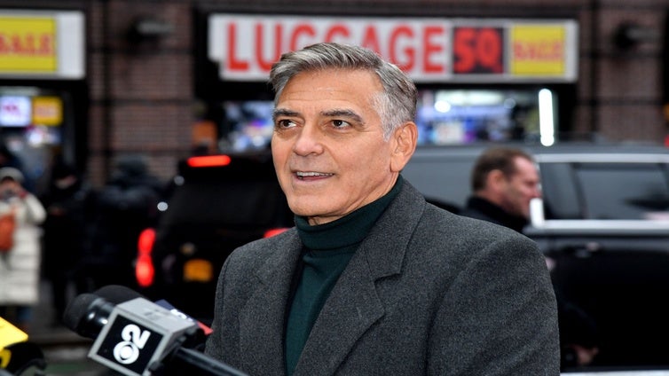 George Clooney cambia de look y se tiñe las canas en su debut en Broadway