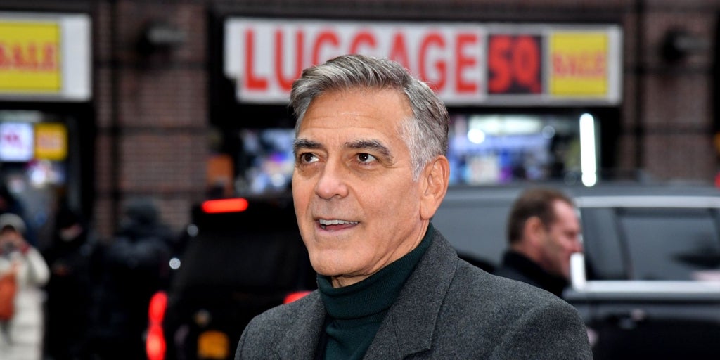 George Clooney cambia de look y se tiñe las canas en su debut en Broadway