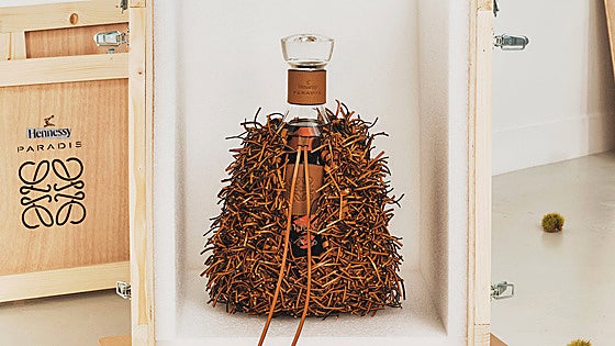 La exclusiva botella de coñac Hennessy cuyo diseño firma Loewe y cuesta 2.600 euros