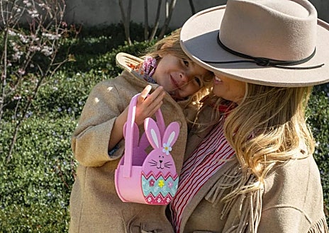 Imagen secundaria 1 - Merienda y búsqueda de huevos de Pascua