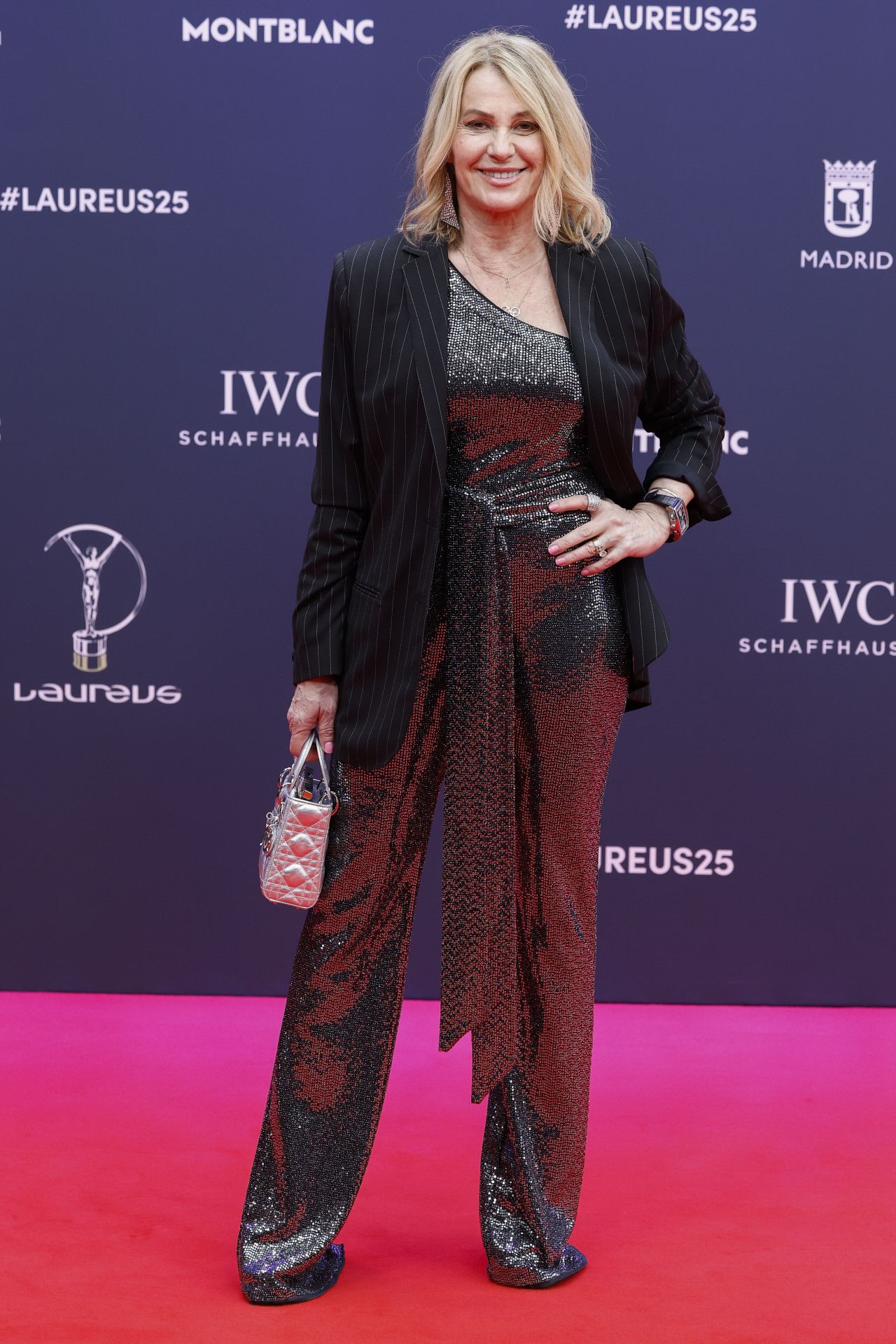 La ex gimnasta Nadia Comaneci eligió un mono de lentejuelas para acudir a la gala de los Premios Laureus 2025. 