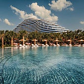 Jumeirah Marsa Al Arab, así es el hotel más lujoso de Dubái cuya silueta se asemeja a un yate