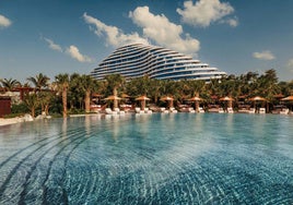 Jumeirah Marsa Al Arab, así es el hotel más lujoso de Dubái cuya silueta se asemeja a un yate