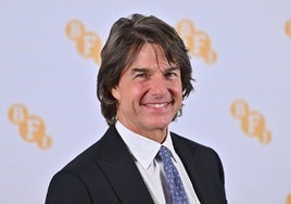Tom Cruise desafía el paso de los años con su nueva melena larga