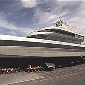 El yate diseñado por Giorgio Armani que ya surca los mares