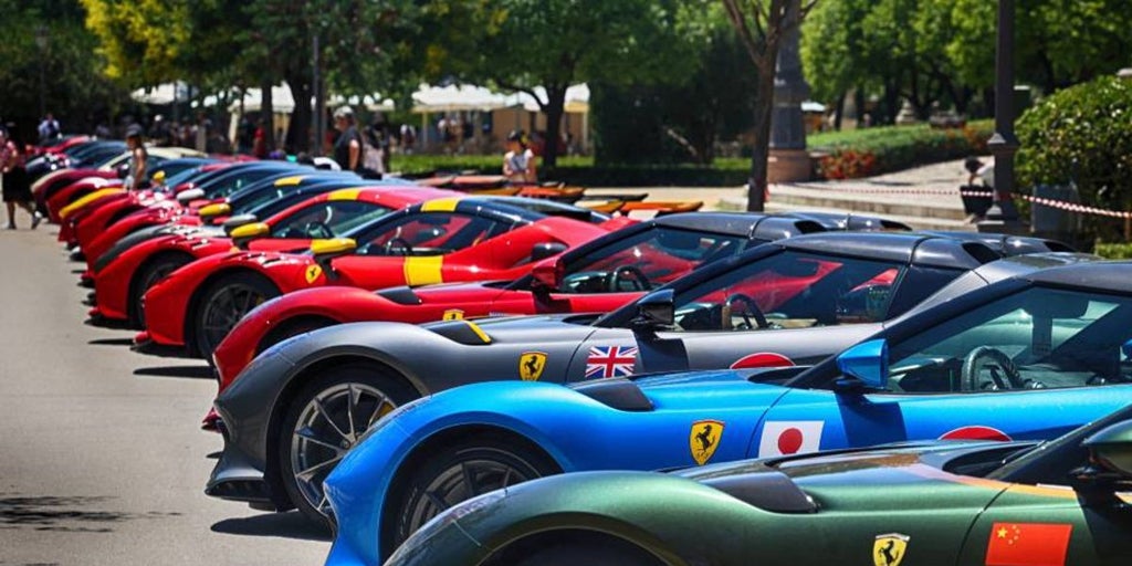 Más de 100 coches ferrari reunidos en andalucía: así ha sido la exclusiva gran caravana del cavallino rampante